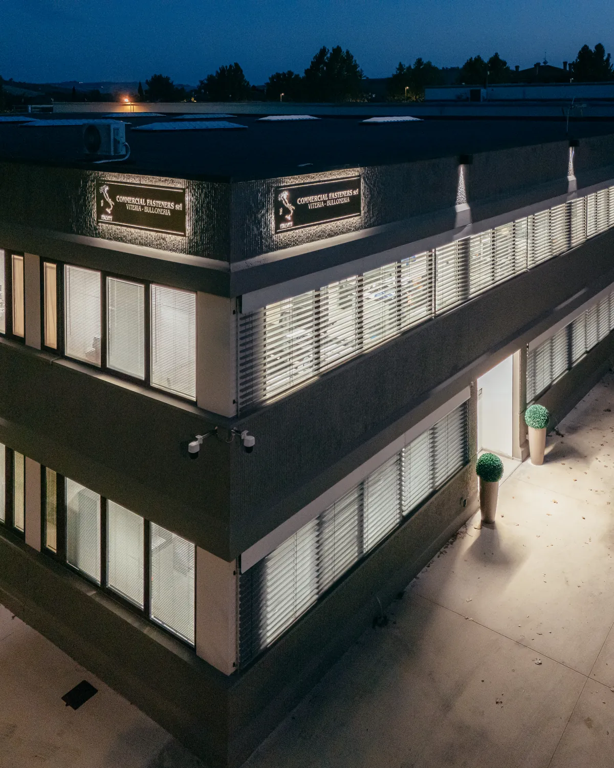 Contattaci — Commercial Fasteners